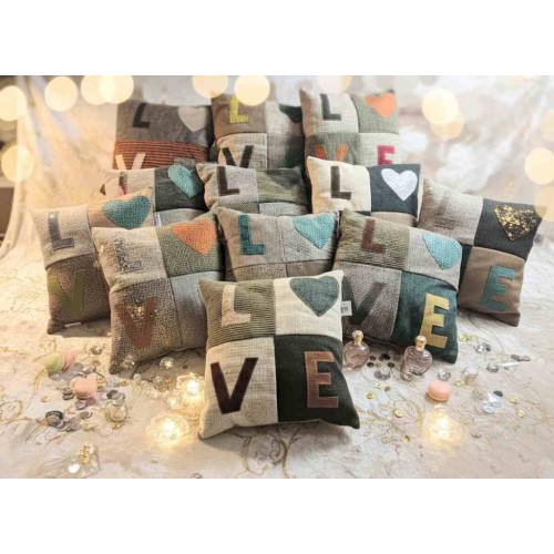 Подушка декоративна "LOVE", 40*40см в асортименті