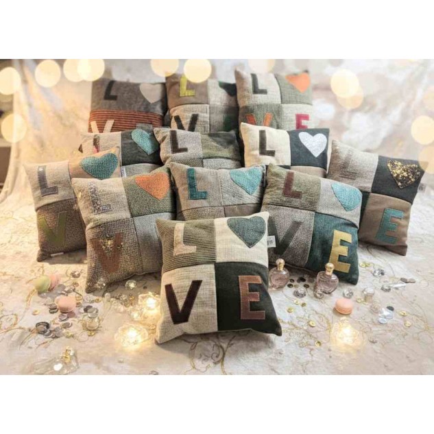 Подушка декоративна "LOVE", 40*40см в асортименті